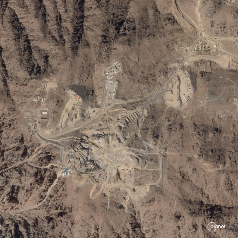 بازیهای زمستانی آسیا در پیست اسکی بن سلمان وسط بیابان!/ + تصاویر ماهوارهای