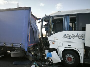 تصادف اتوبوس تهران – شاهرود یک کشته و ۲۶ حادثهدیده داشت