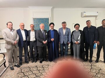 تصاویر دیدنی از سیدمحمد خاتمی در دیدار با فوتبالیستها/ کدام چهرههای فوتبالی حضور داشتند؟