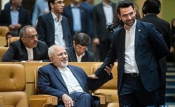 تصویری از جلسه آذری جهرمی با چهرههای خارج شده از دولت