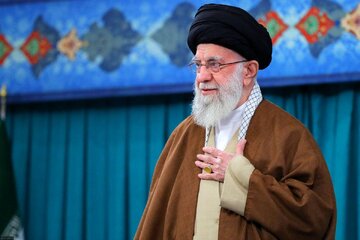 تصویری از دستنویس رهبر انقلاب در بازدید از آرامگاه فردوسی/ متن یادداشت چه بود؟
