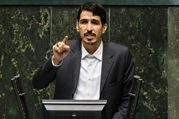 تغییر ساعت کاری صدای دو نماینده را در آورد/ مالک شریعتی: مجلس هم ساعت کاری خود را مطابق شرایط جدید تنظیم کند/ حاجیبابایی: موافقم