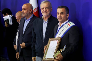 تقدیر از کارگر نیشکرکار خوزستانی در اوج تحریمها: سلطانی کاظمی، الگوی مقاومت در کشاورزی صنعتی