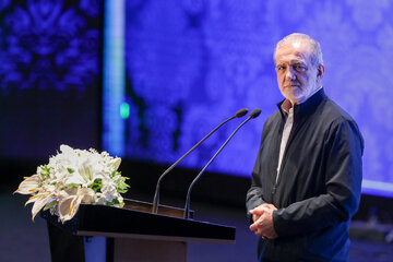 توصیف پزشکیان از جایگاه ۸ ماه پیش خود/ بنده را تحویل نمی‌گرفتند اما الان رئیس جمهور شدم!