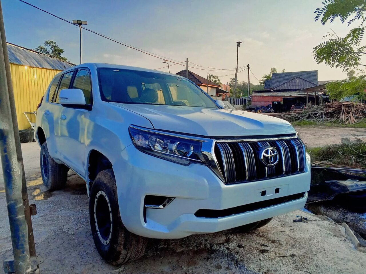 تویوتا لندکروزر قدیمی، از آینده سر در آورد! /عکس