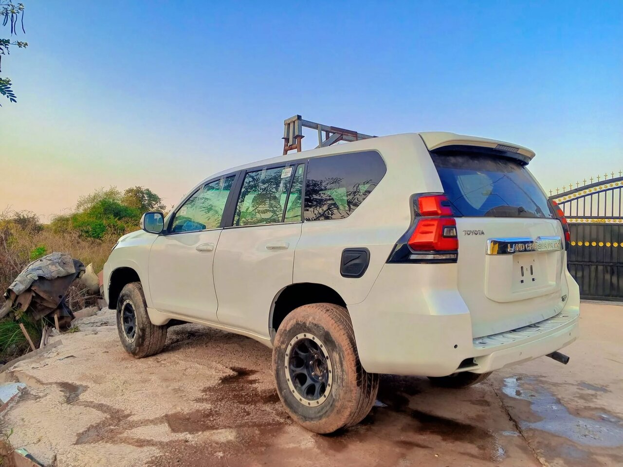 تویوتا لندکروزر قدیمی، از آینده سر در آورد! /عکس