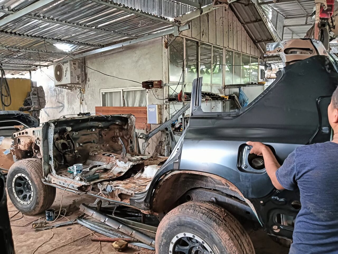 تویوتا لندکروزر قدیمی، از آینده سر در آورد! /عکس