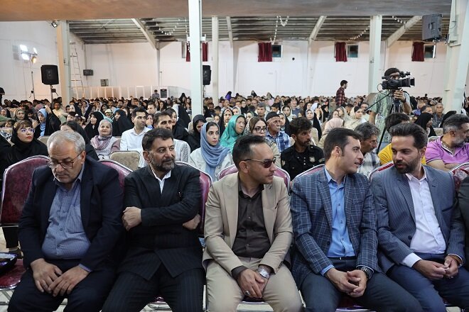 جشن روز کارگر در جرقویه اصفهان با اجرای حامد همایون