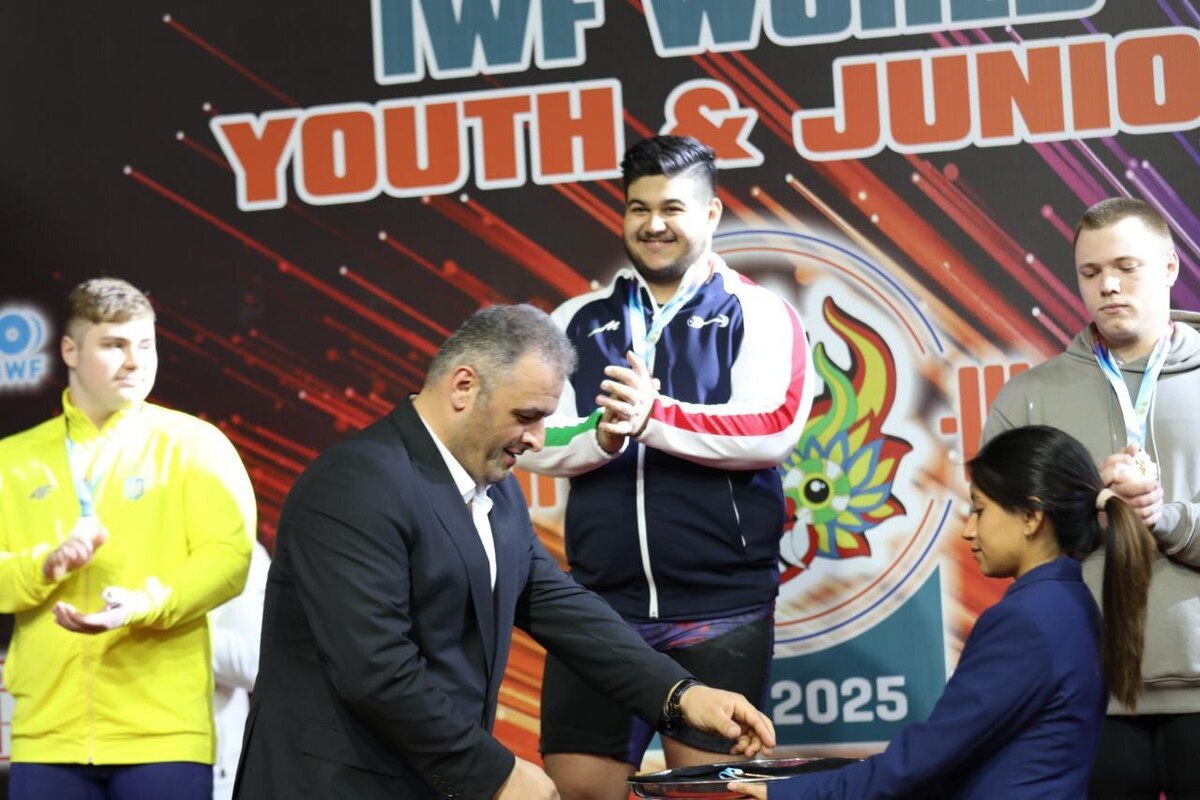 «حسین یزدانی» وزنه بردار اردبیلی قوی ترین نوجوان جهان شد