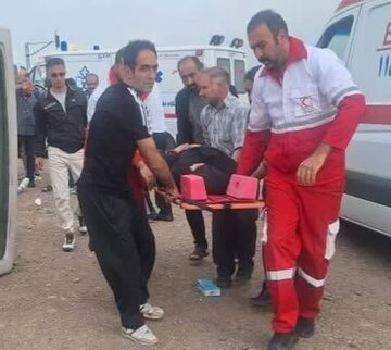 خطای راننده وانت، جان ۱۵ نفر را در زنجان به خطر انداخت