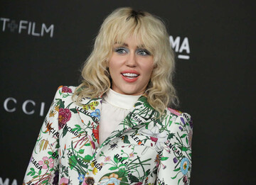 خواننده مشهور بعد از پیادهروی مشاهیر سر از آیسییو درآورد