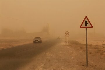 خوزستان در محاصره گرد وغبار: تعطیلی مدارس ۱۴ شهر، بیمارستانها در حالت آمادهباش