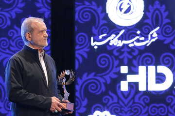 درخواست پزشکیان از مردم: انتظار میرود با کاهش مصرف برق، یاریگر دولت باشید/ سال گذشته، بیش از 300 هزار میلیارد تومان خسارت ناشی از قطع گاز و برق بود