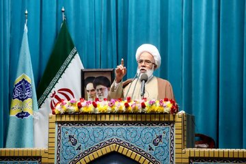 درعصر مادی‌گرایی امام خمینی (ره)  پرچم توحید را برافراشت