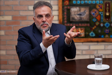 دفاع عجیب نماینده سابق مجلس از اظهارات قاسمیان و حمله تند به وزیر خارجه/ برخی مسئولان در تهران هم به تنظیمات کارخانه سیستم «پهلوی» برگشته اند