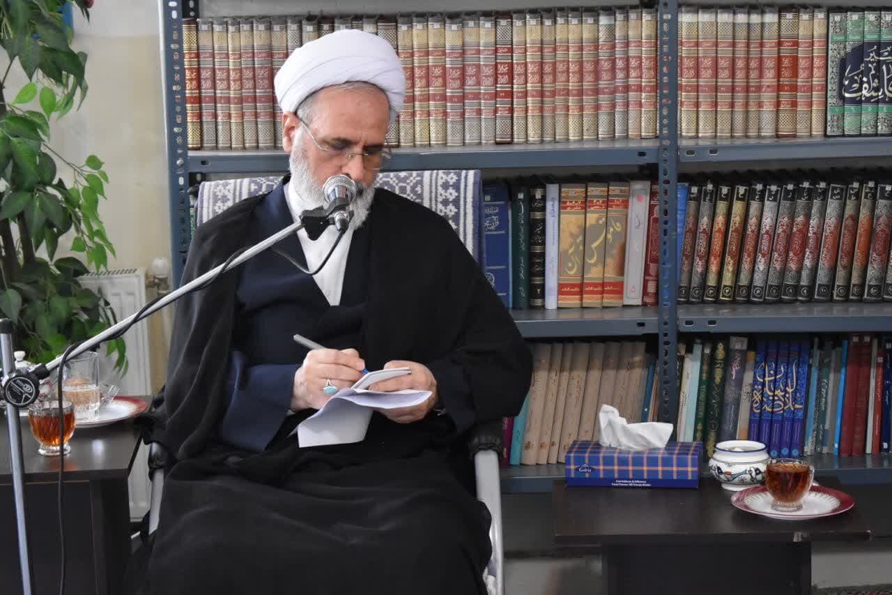 دیدار مدیران حوزه بهداشت و درمان شهرستان میبد با آیت‌الله اعرافی امام جمعه معزز شهرستان به مناسبت هفته سلامت