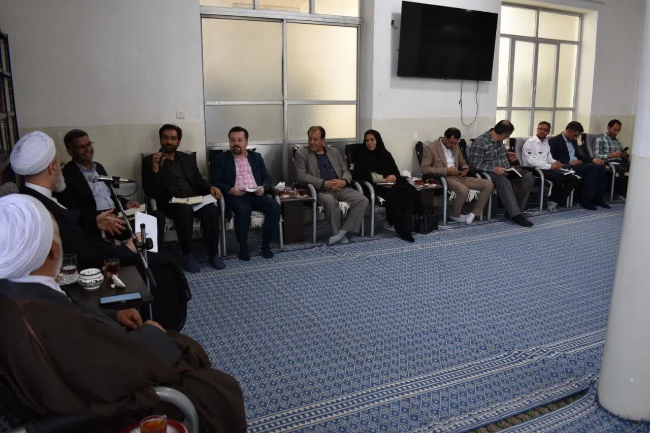 دیدار مدیران حوزه بهداشت و درمان شهرستان میبد با آیت‌الله اعرافی امام جمعه معزز شهرستان به مناسبت هفته سلامت