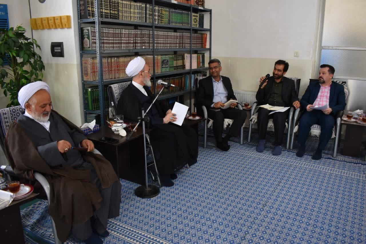 دیدار مدیران حوزه بهداشت و درمان شهرستان میبد با آیت‌الله اعرافی امام جمعه معزز شهرستان به مناسبت هفته سلامت