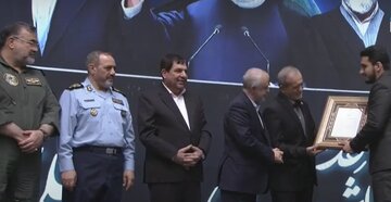 رئیس جمهور از خانواده شهدای خدمت تجلیل کرد