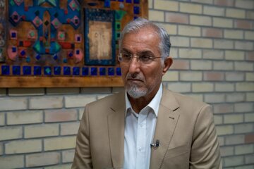 راغفر:کاهش قیمت ارز در حین مذاکره ربطی به خود مذاکره ندارد؛آنهایی که گران کرده اند نرخ را پایین می آورند/ مسئول گران شدن ارز، سران سه قوه اند نه دولت