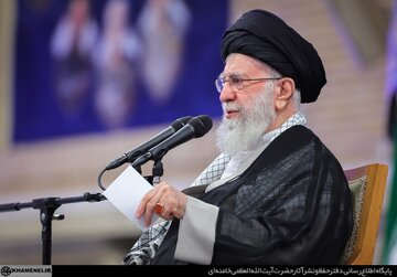 رهبر انقلاب: خدمات شهید رئیسی مایه آبرو و عزت ملی و اعتبار ملت ایران بود/ آمریکایی‌ها یاوه‌گویی نکنند؛ ایران برای غنی‌سازی منتظر اجازه کسی نخواهد بود