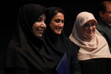 روابط عمومی شرکت شهرکهای صنعتی استان سمنان مدیر برتر روابط عمومی دستگاههای زیرمجموعه وزارت صمت شد