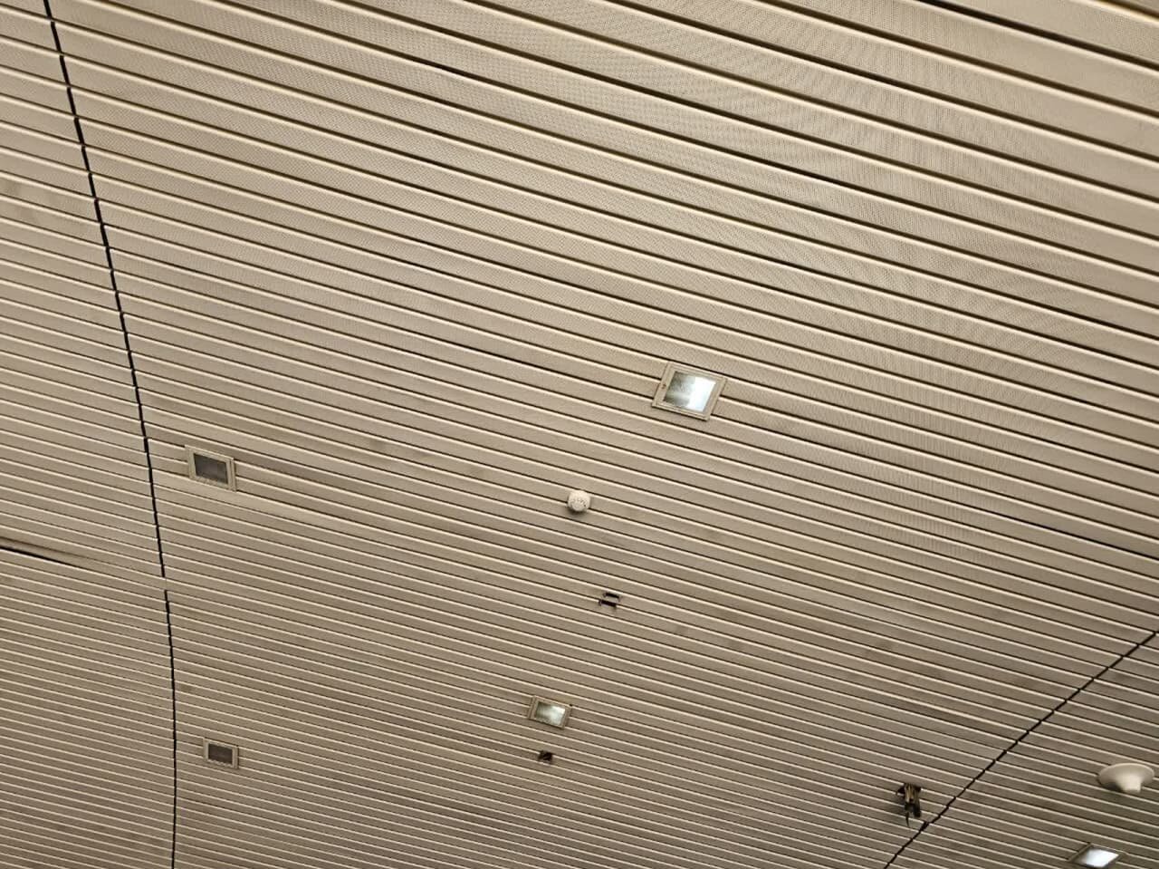 روشن ماندن روزانه چراغ‌های متروی کاوه اصفهان در فضای باز + تصاویر