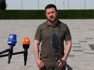 زلنسکی: درصوتی نمایشی بودن تلاشهای صلح روسیه، مسکو را تحریم کنید!