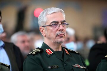سرلشکر باقری: در صورت دستاندازی به خاک ایران باید هزینههای گزافی را متحمل بشوند/ ارتش توانمندی مقابله با ریزپرندههای دشمن احتمالی را دارد