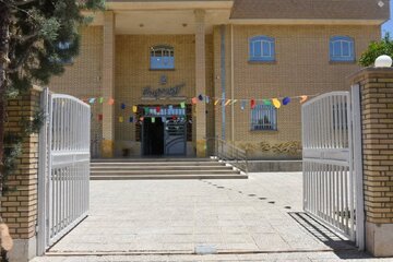 شهر کم برخوردار حومه شیراز، صاحب کتابخانه شد