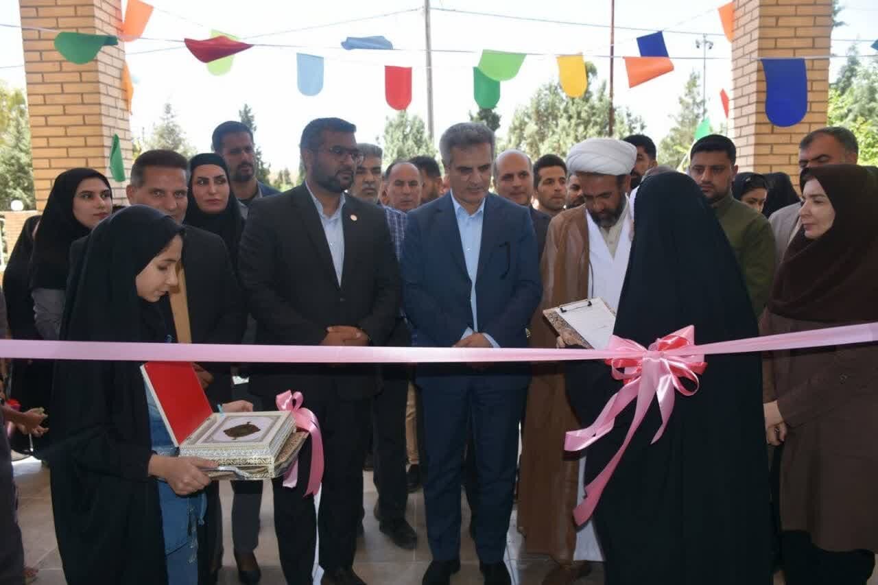 شهر کم برخوردار حومه شیراز، صاحب کتابخانه شد