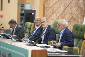 شوخی جالب رئیس جمهور با محدودیتهایش/ ما را در یک محاصرهای قرار دادهاند و نمیگذارند راحت کار کنیم