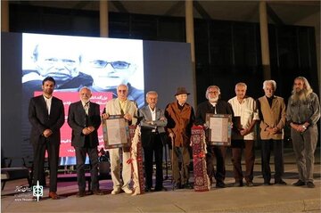 علی نصیریان: متأسفانه سینمای امروز به سمت سرگرمیسازی صرف حرکت کرده است/ آیین تکریم داریوش مودبیان برگزار شد