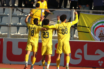 عکس | حضور یک نماینده مجلس با لباس تیم لیگ برتری!