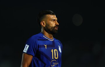 عکس | رامین رضاییان به یاد اسطورههای فقید استقلال