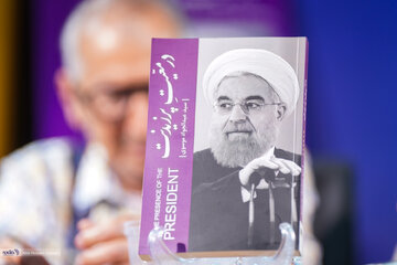 فروش بالای سفرنامهای همراه با حسن روحانی/ کتاب را در کدام غرفه نمایشگاه تهیه کنیم؟