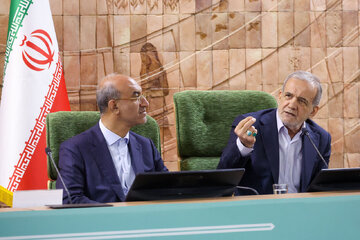 لحن تند رئیس جمهور نسبت به مهاجرت نخبگان/ اگر مشکلی به وجود بیاید قهر میکنند و میروند/ مدارس ما باید دانش آموزان خلاق و پرسشگر تربیت کند