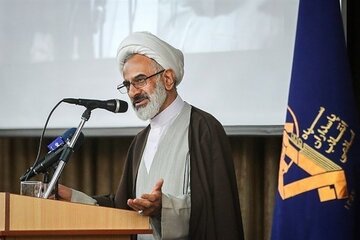 نماینده ولیفقیه در سپاه: دشمن در حال تغییر ذائقه فرهنگی، هویتزدایی از انقلاب و استحاله درونی است/ مقاومت هزینه دارد، اما هزینه ذلت بسیار بالاتر است