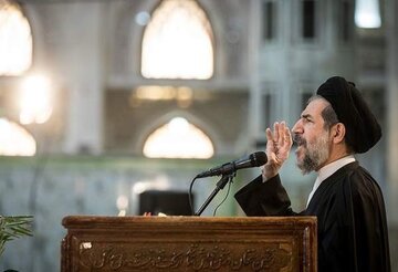 واکنش امام جمعه تهران به اظهارات ترامپ در عربستان/ آقایی که در کشور عربی سخن گفته، می داند در زیرساخت های اقتصادی ایران چه اتفاقی رخ داده است