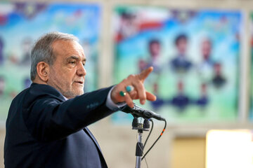 پزشکیان: اینطور نیست که اگر نخواهند مذاکره کنند و ما را تحریم کنند از گرسنگی بمیریم/ افراد نباید به واسطه جنسیت، قومیت و گرایش سیاسی کنار گذاشته شوند