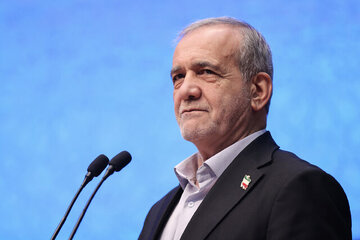 پزشکیان در عمان: مسلمانان با یکدیگر برادر هستند و نباید فریب دیگران را بخورند/ تلاش کشورهای استعماگر این است که مسلمانان را به جان هم بیندازند