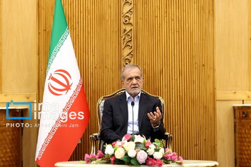 پزشکیان: قرار است ارتباطات ایران با عمان در تمام زمینههای سیاسی، اقتصادی، فرهنگی، علمی و اجتماعی گسترش یابد/ هدف از سفر به مسقط چیست؟
