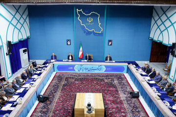 پزشکیان وعده داد: خبرهای خوبی در راه است/ هر کس می‌تواند کمک کند، به میدان بیاید