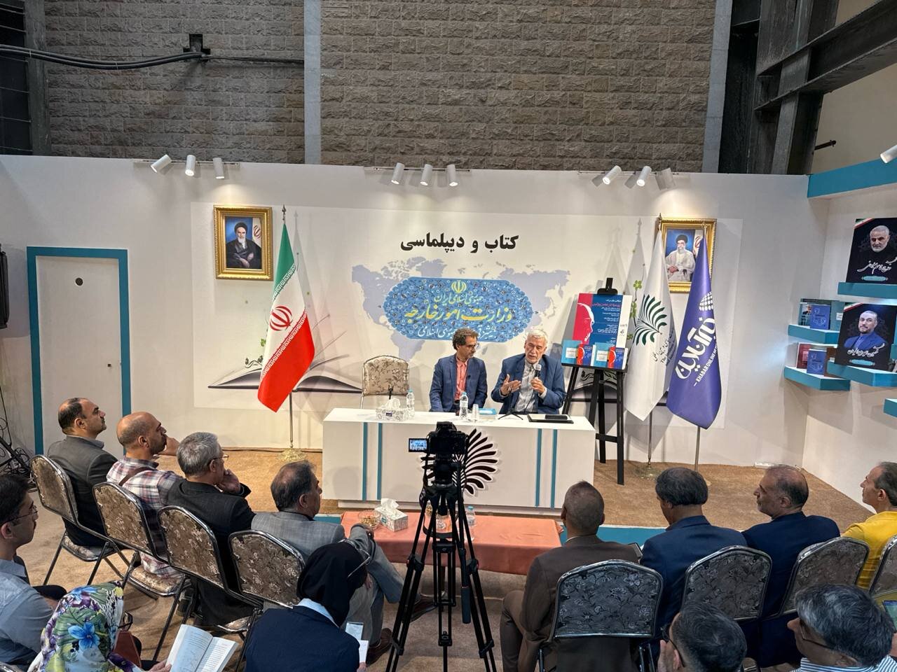 پوشش زنده نشست «روسیه در عصر پوتین» در نمایشگاه کتاب/ ملکی: پوتین تزار جدید است/ کرمی: روسیه تهدید نیست/ کولایی: ایران رقیب روسیه است
