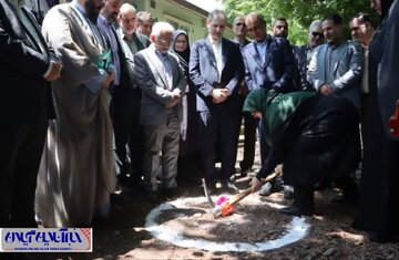 کلنگ ساخت یک مدرسه در رشت بر زمین زده شد