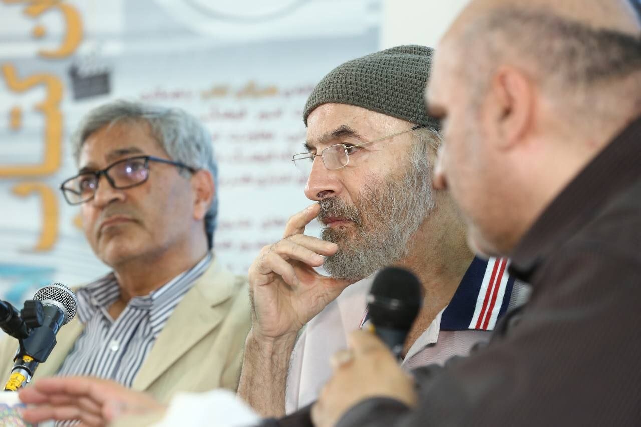 کیانوش عیاری: تلاش می کنم سختیهای زندگی را بپذیرم/ به دنبال روزنهای از نور در دل تاریکی هستم