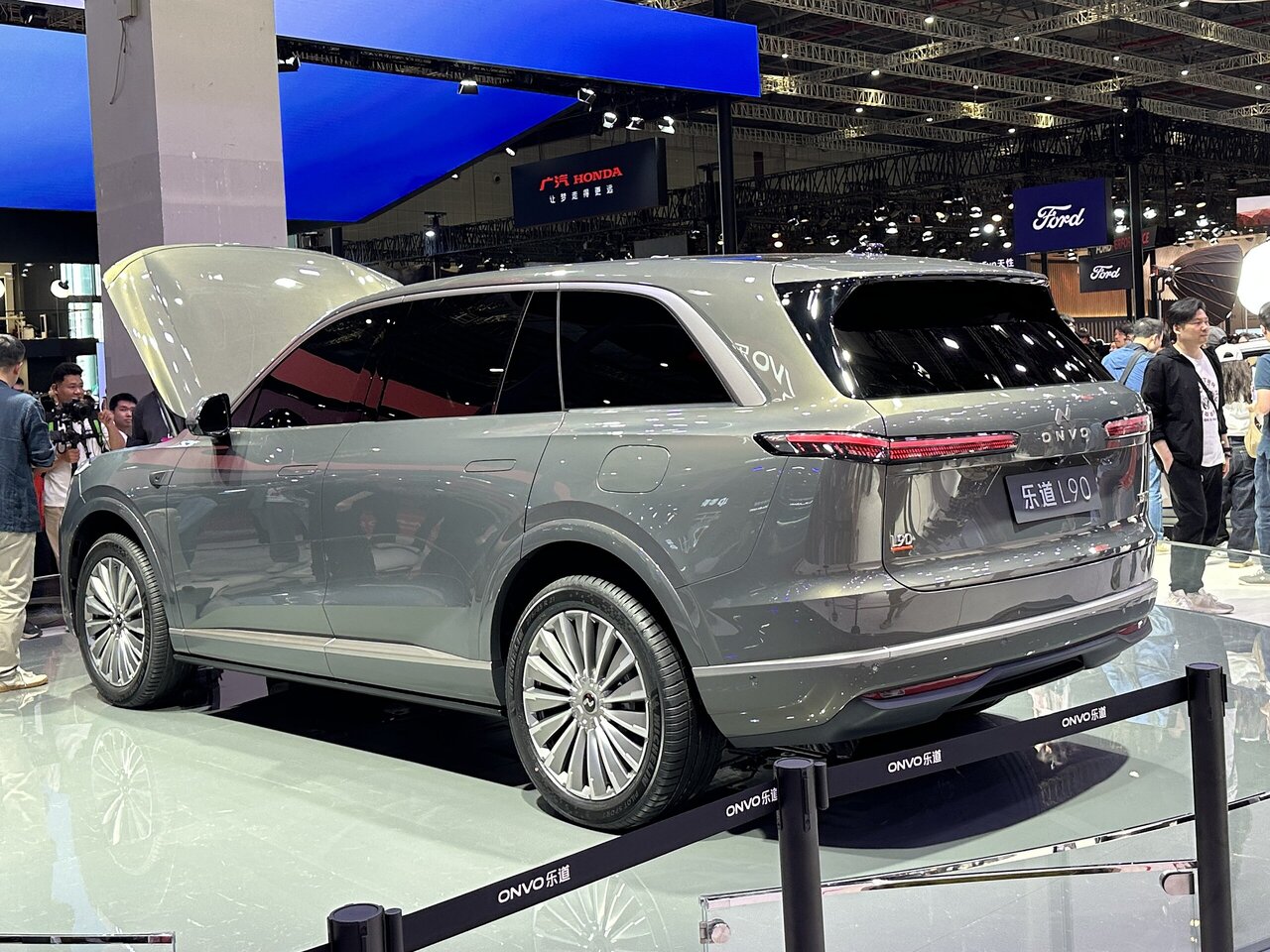 L۹۰ وارد میدان SUVهای هوشمند شد /قیمت احتمالی ۵۰ هزار دلاری