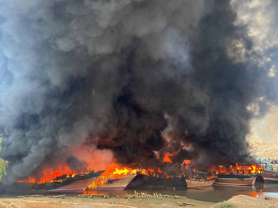 آتشسوزی در بندر پارسیان/ عکس