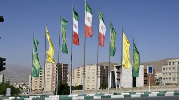 آسمان شهرکرد مزین به پرچمهای سبز ولایت علی(ع) شد