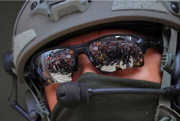 اعزام ۷۰۰ تفنگدار نیروی دریایی به لسآنجلس/ترامپ اگر آنها تف کنند،ما آنها را خواهیم زد!/بازداشت ۲۴ نفر در برج ترامپ/مردم در وحشت/تصاویر